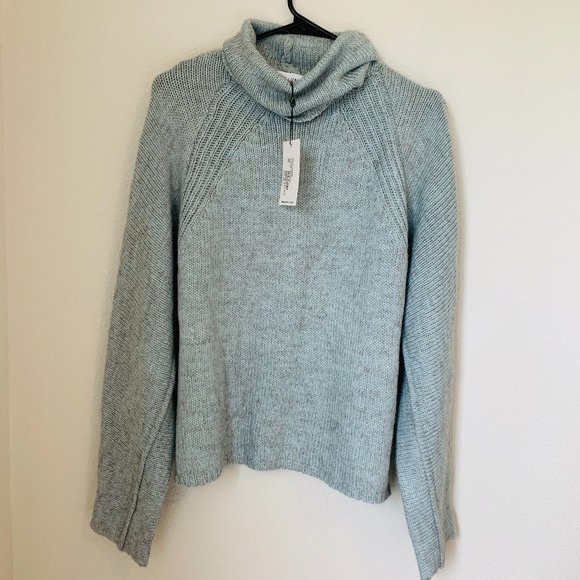 John + Jenn Valerie Long Sleeve Turtleneck Sweater - Picture 1 of 6
